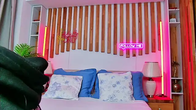 CassieFox_'s cam snapshot