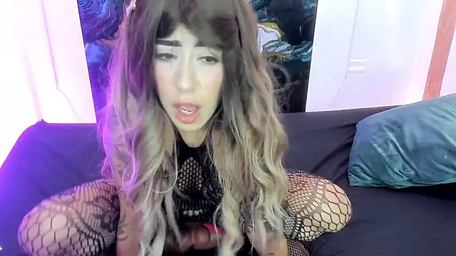 chaymae_nah_'s cam snapshot