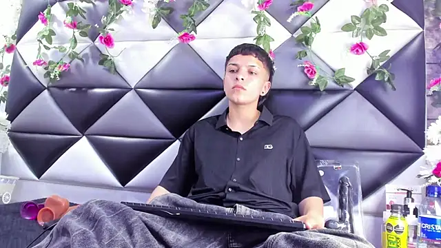 Megan_Thompson_'s cam snapshot