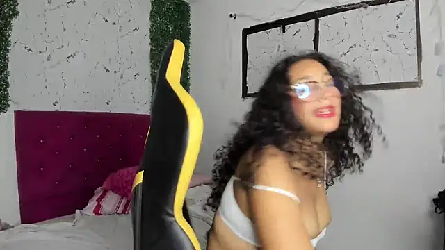 emily_stars1's cam snapshot