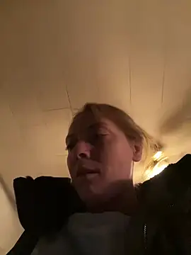 Titsandtats24's cam snapshot