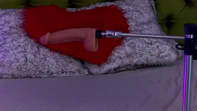 LadyTouch's cam snapshot