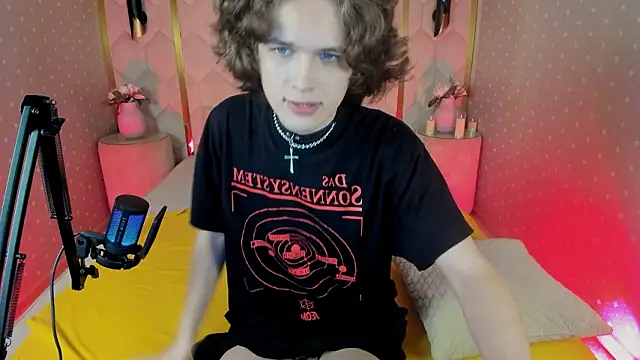 KaiBev live sex cam