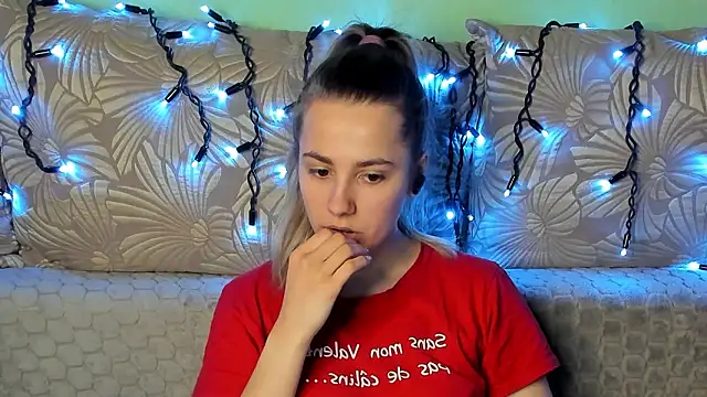 MaggieCake's cam snapshot