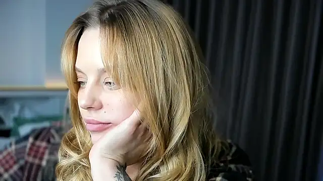 LilyFlamee's cam snapshot