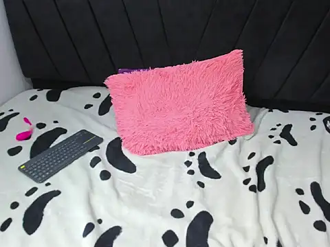 ANGELIKA_2025's cam snapshot