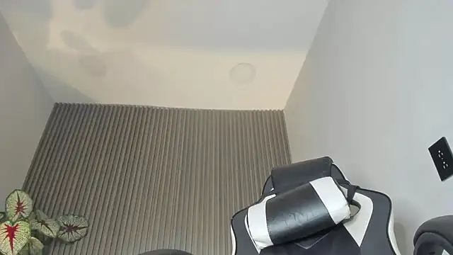 dania_miller_'s cam snapshot