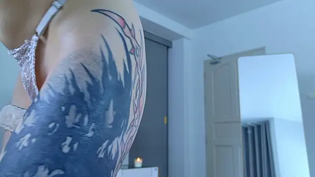 BiancaHelo's cam snapshot