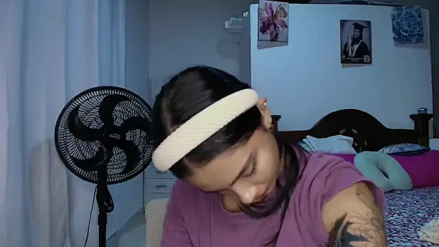 mia_yireth's cam snapshot