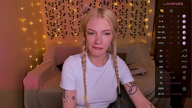 AnyaTaylor_'s cam snapshot