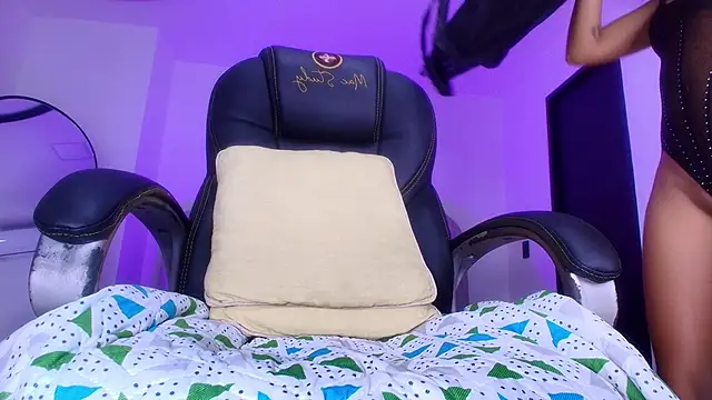 naomi_kyse's cam snapshot