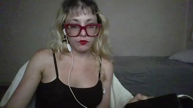 BlondieTami's cam snapshot