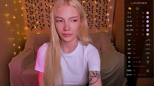 AnyaTaylor_'s cam snapshot