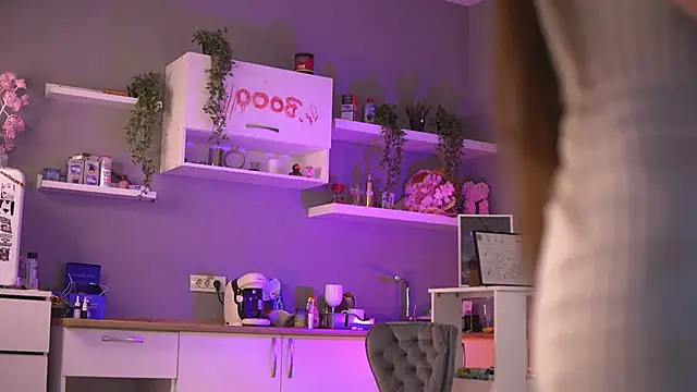 ButterflyLeah's cam snapshot