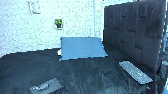 lisa_logan's cam snapshot