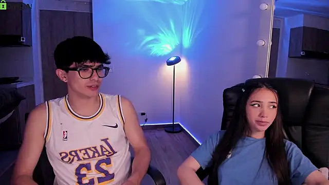 Mikeyvioleta_'s cam snapshot