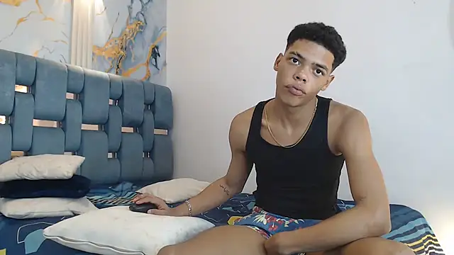 PRETTY_FEM's cam snapshot