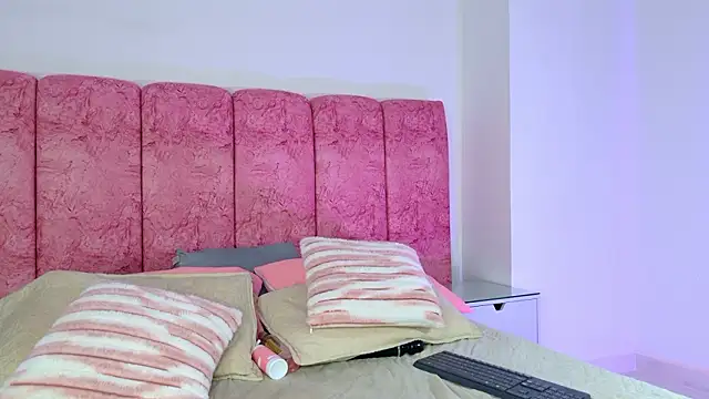 emmacurvy's cam snapshot