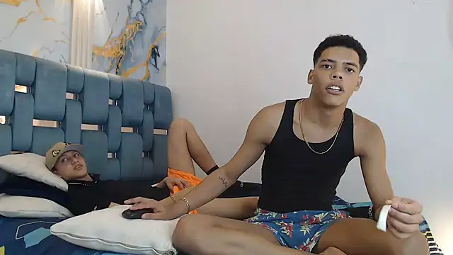 PRETTY_FEM live sex cam