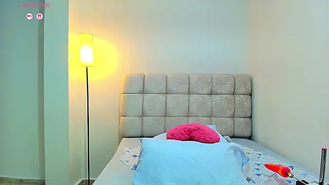 Julieta_Rose19's cam snapshot