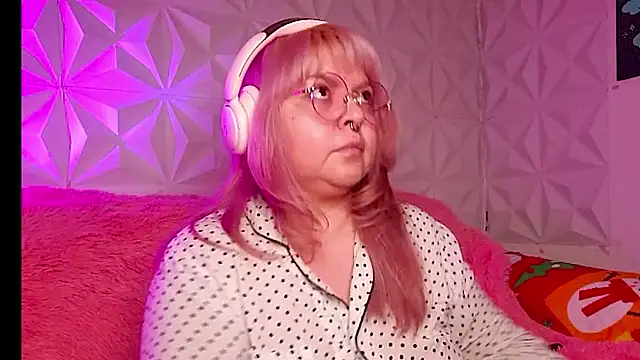 Satyn_doll live sex cam