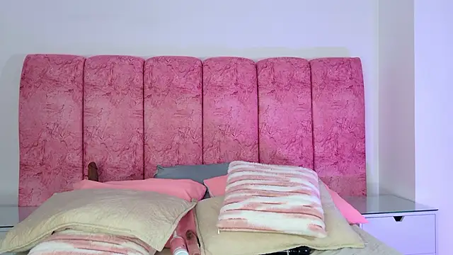 emmacurvy's cam snapshot