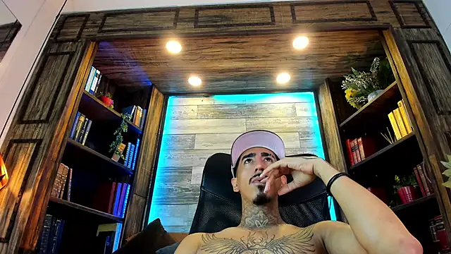 Donovan_Desmond's cam snapshot