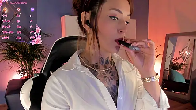 Megan_inked's cam snapshot