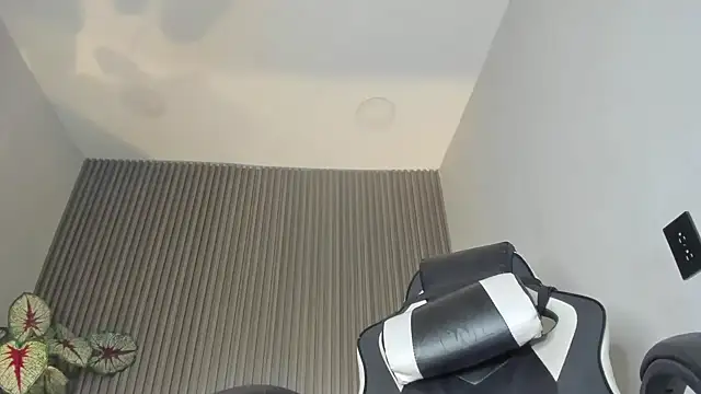 dania_miller_'s cam snapshot