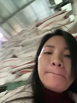 Bee_Yellow00's cam snapshot