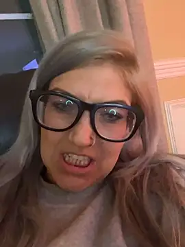 LittleMissEeve's cam snapshot