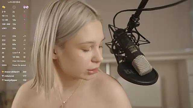 KessyPlaudis live sex cam