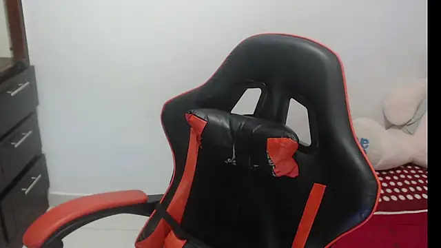 emily_sexxx's cam snapshot