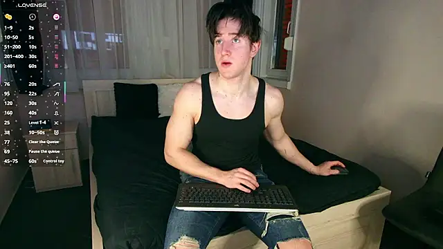 ChristianLevine_'s cam snapshot