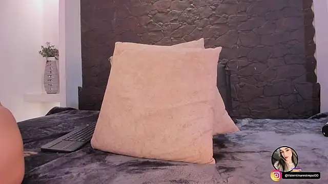 EmilyAllen_1's cam snapshot