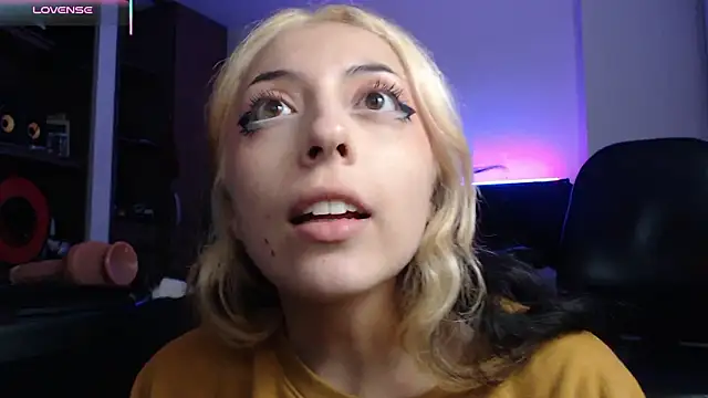 MiaBunnie's cam snapshot