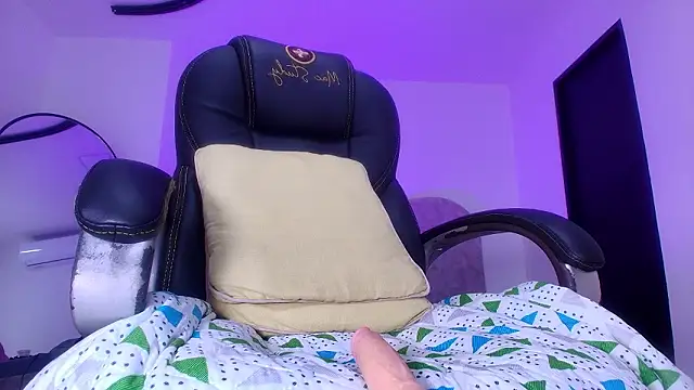 naomi_kyse's cam snapshot