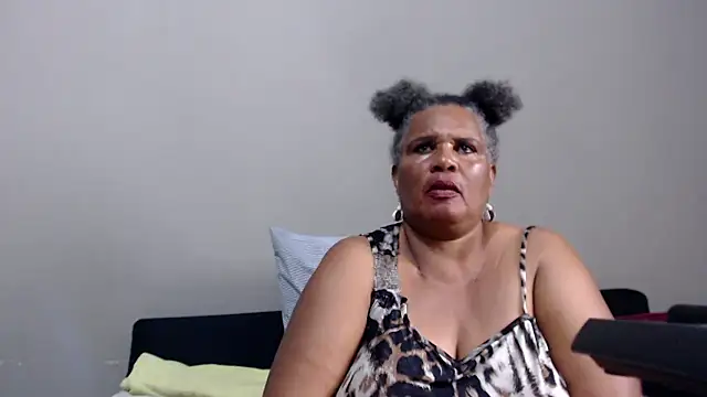 GrandBustyMelon's cam snapshot