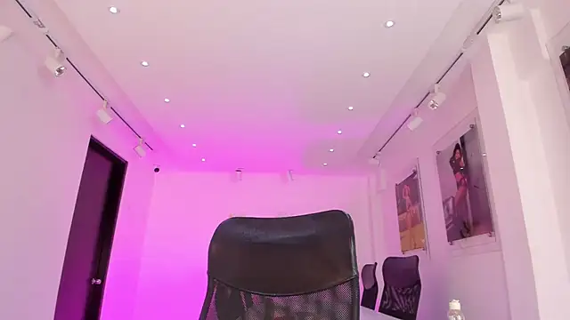 NalaRoux's cam snapshot