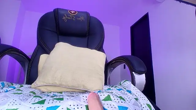 naomi_kyse's cam snapshot