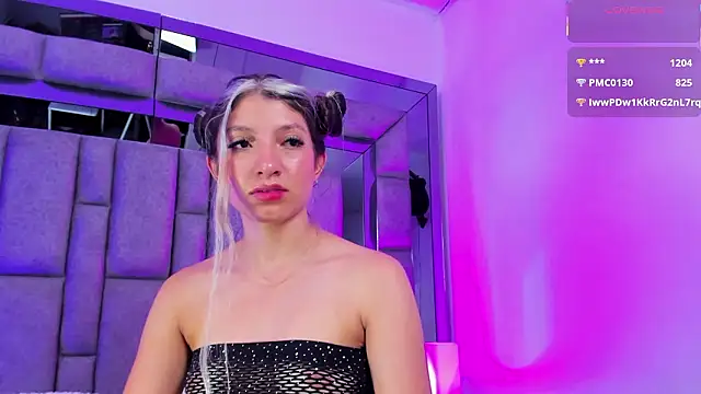 CharloteBrown_'s cam snapshot