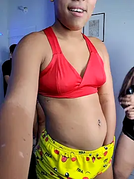 royalgirls_x's cam snapshot