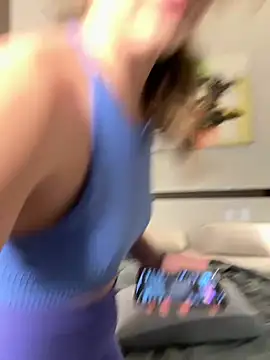 Nura_n_Sarah live sex cam