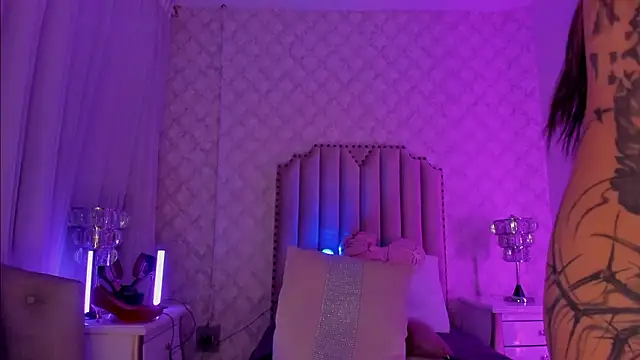 Yourwishisme_val's cam snapshot