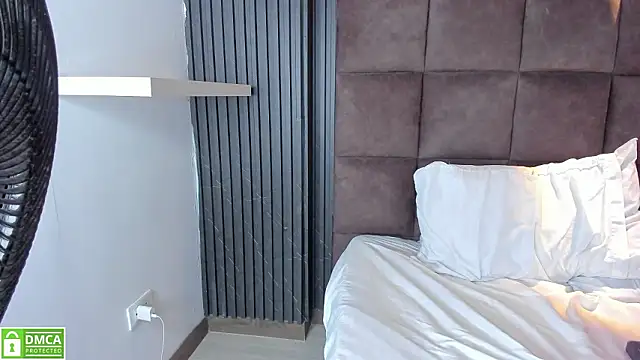 Sussy_Vixen's cam snapshot