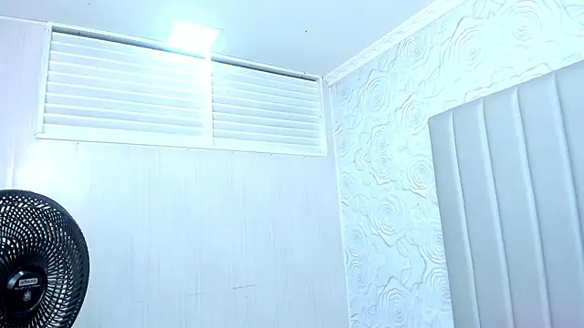 LindaHooker live sex cam