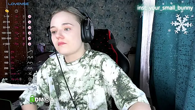 Your_small_bunny's cam snapshot