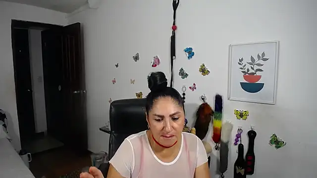 mature_bigboobs10's cam snapshot