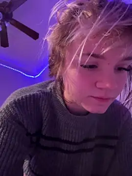 Cutiepiespanks's cam snapshot