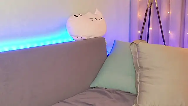 ur_shy_bambi's cam snapshot